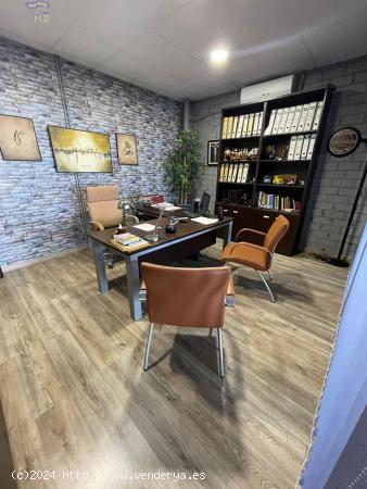 SE VENDE LOCAL COMERCIAL EN ZONA DE LAS CANTERAS - CADIZ