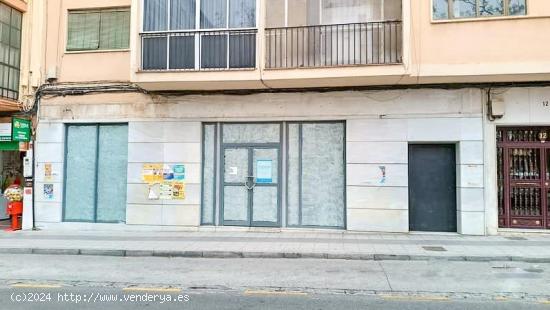 Oficina desarrollada en 2 plantas, situada en la calle Sagrada Familia de Granada. - GRANADA