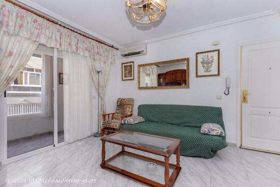 Apartamento de 2 habitaciones + 1 baño + Garaje cerrado en el centro neurálgico de Torrevieja - AL