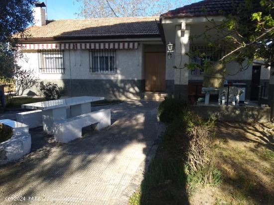 EXCLUSIVAS ROMERO, comercializa parcela de terreno con casa en Yuncos - TOLEDO