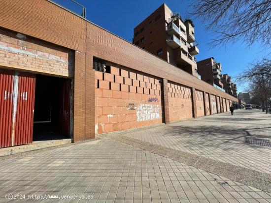 Gran Local de alquiler en Parque Almunia. - GRANADA