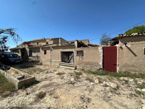 TERRENO CON CASA RUSTICA - ALICANTE