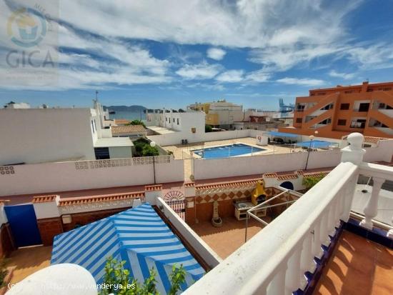 ADOSADO EN RINCONCILLO  A PIE DE PLAYA CON PISCINA COMUNITARIA, GARAJE Y BUEN PATIO¡¡ - CADIZ