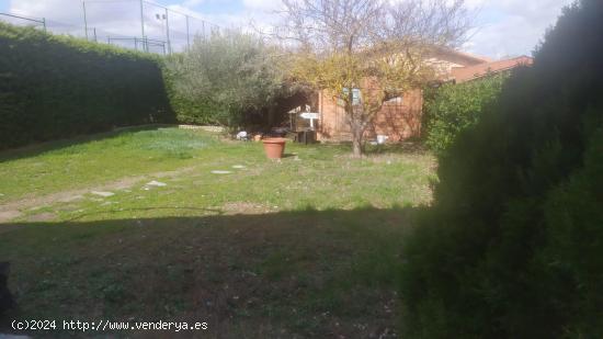 UNIFAMILIAR CON JARDIN EN URBANIZACION PRIVADA - BURGOS