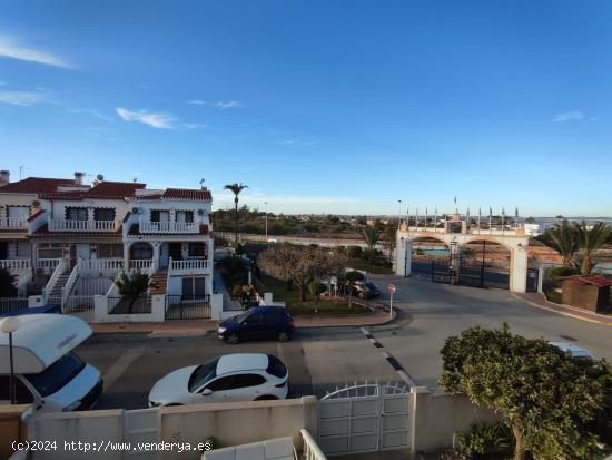 Adosado de el residencial Torrealmendros de Torrevieja - ALICANTE