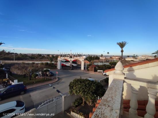 Adosado de el residencial Torrealmendros de Torrevieja - ALICANTE