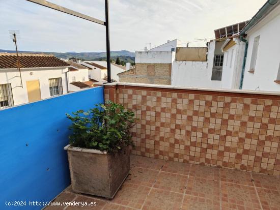 MAGNIFICO ATICO DE TRES DORMITORIOS CON TERRAZA EN OLVERA - CADIZ