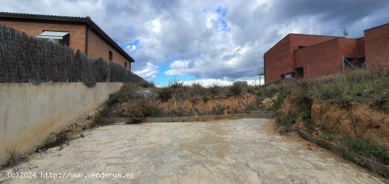 Solar muy llano con las mejores vistas del Vallès. - BARCELONA