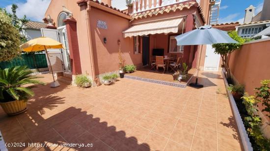  En Torrealmendros, chalet independiente de 4 dormitorios y 2 baños - ALICANTE 