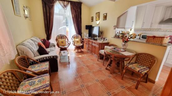 En Torrealmendros, chalet independiente de 4 dormitorios y 2 baños - ALICANTE