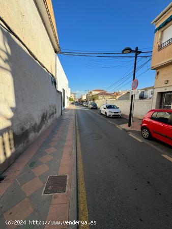 Alquila Tu Espacio Comercial en el Corazón de Armilla - GRANADA