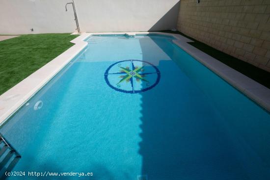 Chalet independiente en primera línea de playa en Chipiona - CADIZ