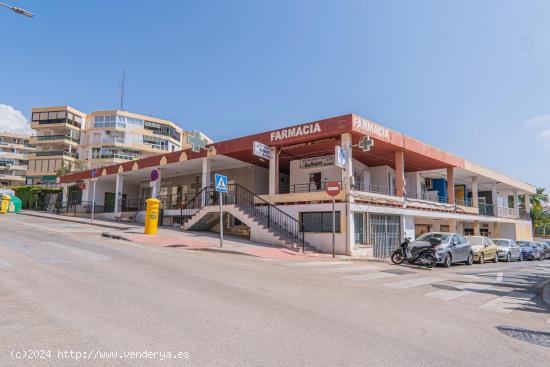 LOCAL COMERCIAL EN LA CALA DEL MORAL - MALAGA