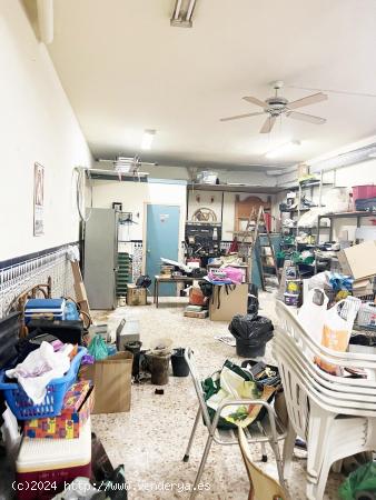 LOCAL COMERICAL en el ZAPILLO Se puede hacer cambio de uso para VIVIENDA. - ALMERIA