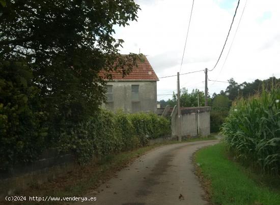 Casa con amplio terreno en zona Valenza, Coristanco - A CORUÑA