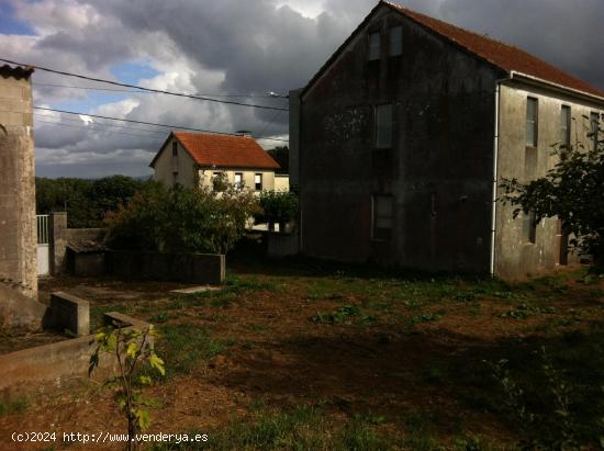 Casa con amplio terreno en zona Valenza, Coristanco - A CORUÑA