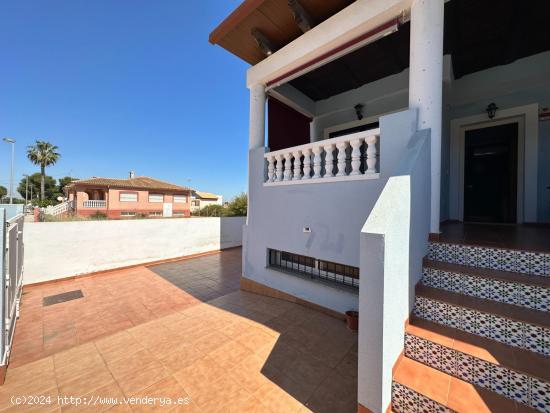 Bonito duplex en esquina soleado y muy cerca del mar y servicios - MURCIA