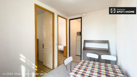 Acogedor apartamento de 2 dormitorios en alquiler en L'Hospitalet de Llobregat. - BARCELONA