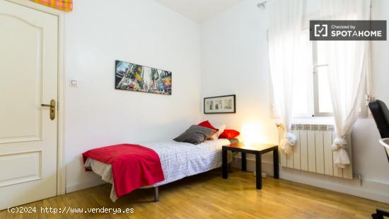 Maravillosa habitación con calefacción en piso compartido, Latina - MADRID