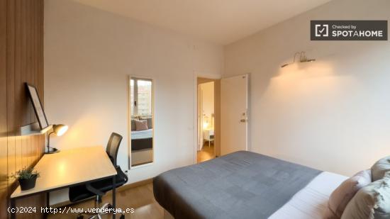 Habitaciones en alquiler en piso de 6 habitaciones en Sarrià-Sant Gervasi - BARCELONA