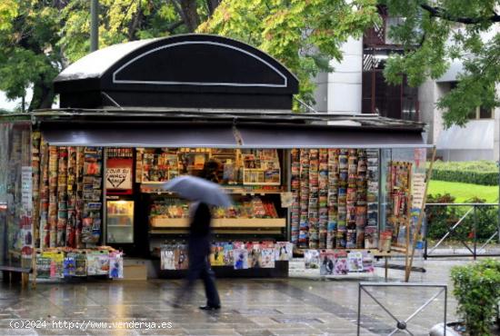 KIOSCO A PIE DE CALLE (CASETA) EN TRASPASO EN ZONA ARRANCAPINS, VALENCIA. - VALENCIA