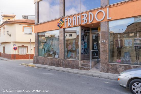 LOCAL COMERCIAL DE 198 m2 HACIENDO ESQUINA Y CON DOS PLANTAS - GRANADA