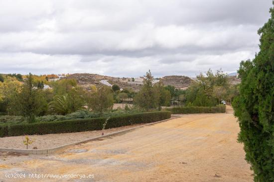 VENTA DE PARCELA EN LA URBANIZACIÓN CAÑADAS DEL PARQUE - GRANADA