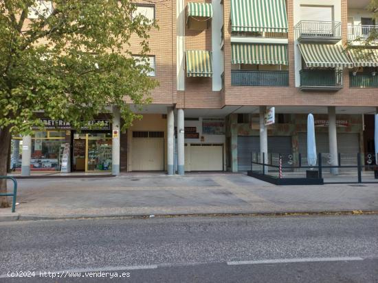 Garaje de 24 m2 en venta junto al Paseo del Emperador Carlos V - GRANADA