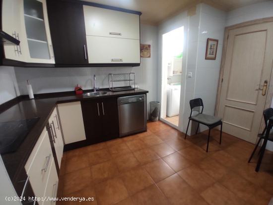 EXCELENTE VIVIENDA DE 3 DORMITORIOS CON GARAJE - ALBACETE