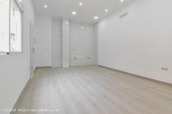 LOCAL COMERCIAL CONVERTIDO EN APARTAMENTO 1 DORMITORIO CENTRICO FUENGIROLA - MALAGA