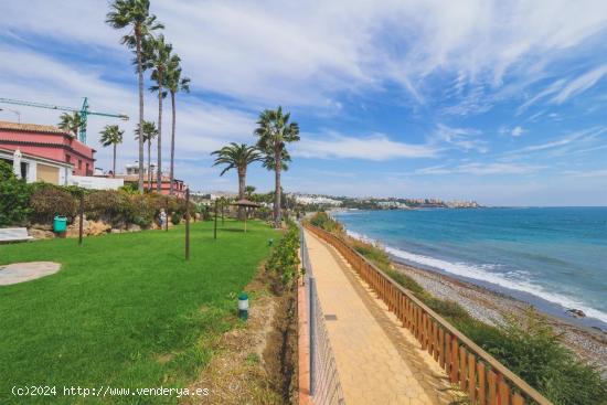  CASA ADOSADA JUNTO AL MAR EN URBANIZACION BAHIA AZUL ESTEPONA - MALAGA 