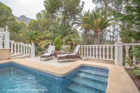 SE VENDE UNA VILLA EN ALTEA LA VELLA - ALICANTE