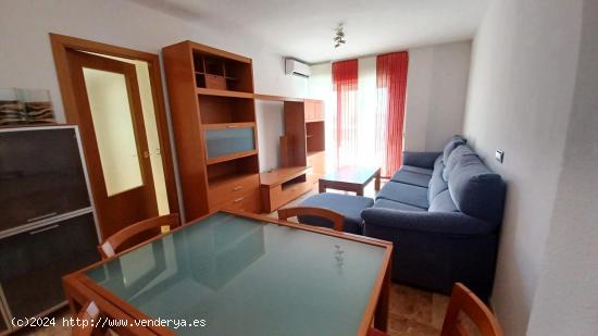 Excelente piso con garaje, 3 habitaciones, 2 baños. Calle San Vicente Martir. - VALENCIA