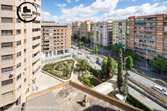  ¿BUSCABA UN PISO AMPLIO, CON PLAZA DE GARAJE, TRASTERO, GRAN SALÓN Y MUCHA LUZ? - GRANADA 