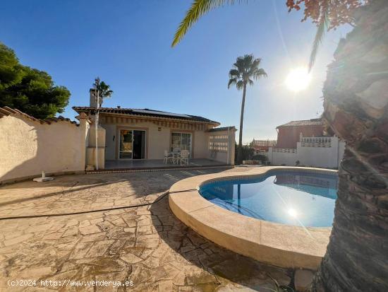 Chalet en venta en La Nucía: Un refugio de paz y comodidad en un entorno natural - ALICANTE