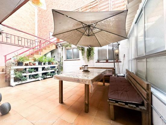 CÉNTRICA VIVIENDA CON TERRAZA DE 45 METROS - BARCELONA