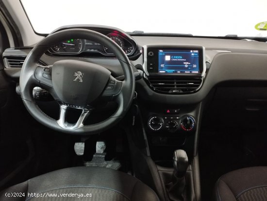 Peugeot 208 Signature - Sevilla