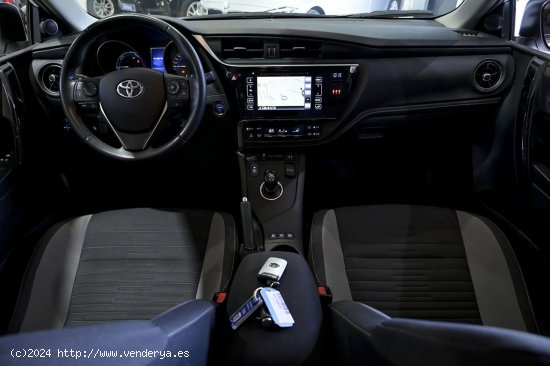 Toyota Auris   1.8 140H Hybrid Active - 