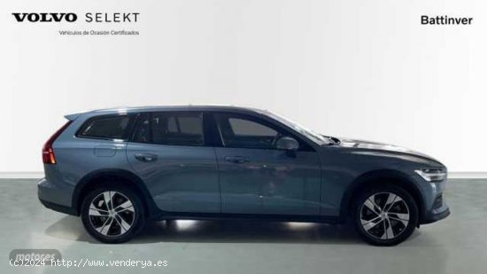 Volvo V 60 V60 Cross Country Core, B4 (diesel) AWD, Diesel de 2023 con 32.156 Km por 44.900 EUR. en 