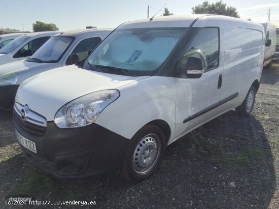  Opel Combo L2H1 1.6 CDTI 105 CV FURGON. de 2017 con 419.000 Km por 5.000 EUR. en Murcia 