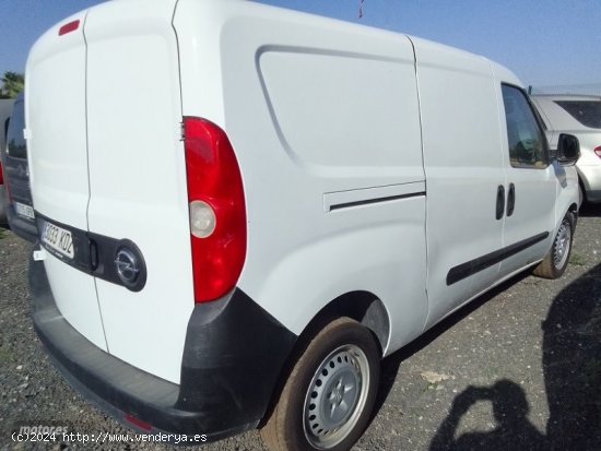 Opel Combo L2H1 1.6 CDTI 105 CV FURGON. de 2017 con 419.000 Km por 5.000 EUR. en Murcia