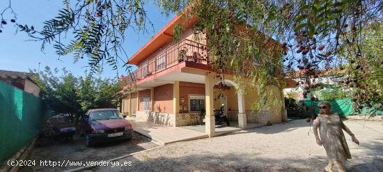 SE VENDE CHALETS / 2 VIVIENDAS/ CERCA DE ALICANTE/ BIEN CUIDADO - ALICANTE