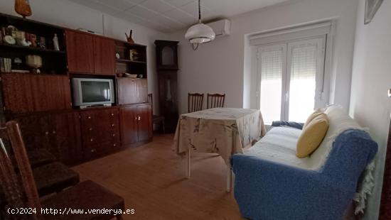 CASA EN VENTA ZONA CENTRO (2 PLANTAS). 4 HABITACIONES Y DOS BAÑOS. - ZAMORA