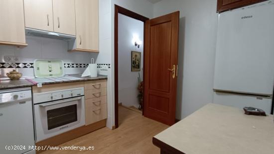 CASA EN VENTA ZONA CENTRO (2 PLANTAS). 4 HABITACIONES Y DOS BAÑOS. - ZAMORA