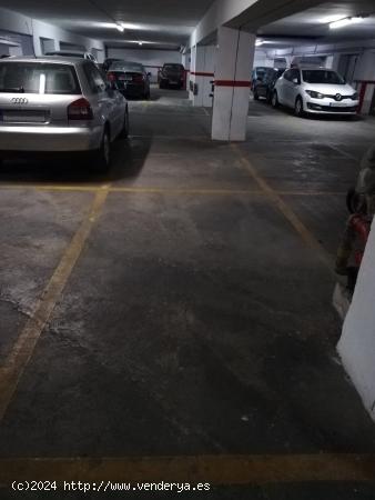 Plaza de garaje de 7m2. Capacidad para 1 coche pequeño tipo smart o moto. Vigilancia privada. - VAL