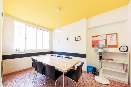 ¡LOCAL COMERCIAL DE 182m2 + PATIO EXCLUSIVO DE 570m2 EN POBLE SEC! - BARCELONA