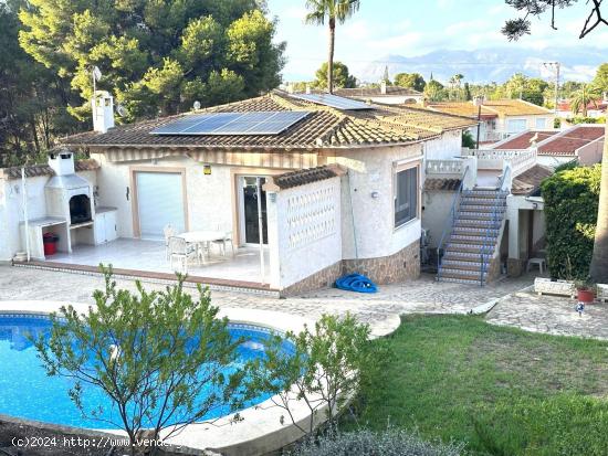  SE VENDE CHALET INDEPENDIENTE DE TRES DORMITORIOS CON PISCINA PRIVADA  EN BARRANCO HONDO - ALICANTE 