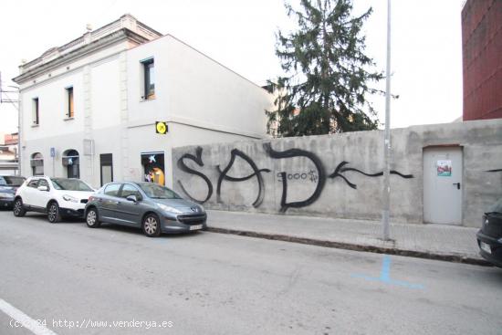  Terreno urbano de 196 m2 en el centro - BARCELONA 