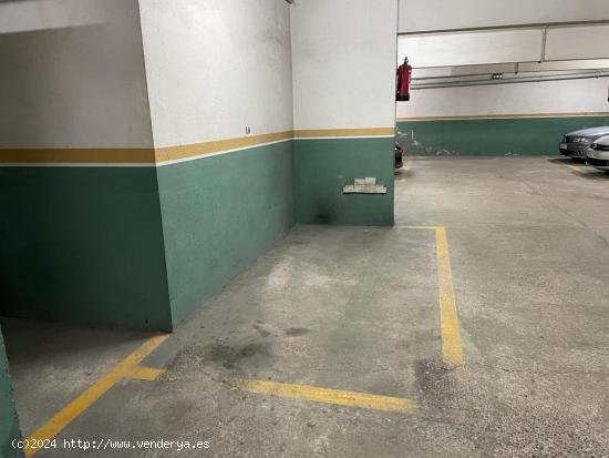 Plaza de aparcamiento en el centro para coche pequeño - BARCELONA