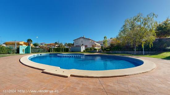 CHALET ADOSADO EN TURIS - VALENCIA